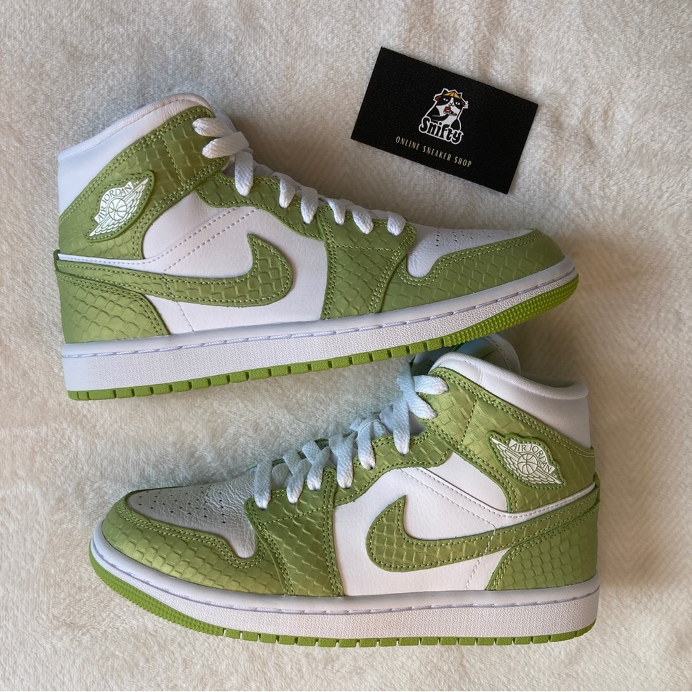 6.5 Womens Air Jordan 1 “Green Python” authentic